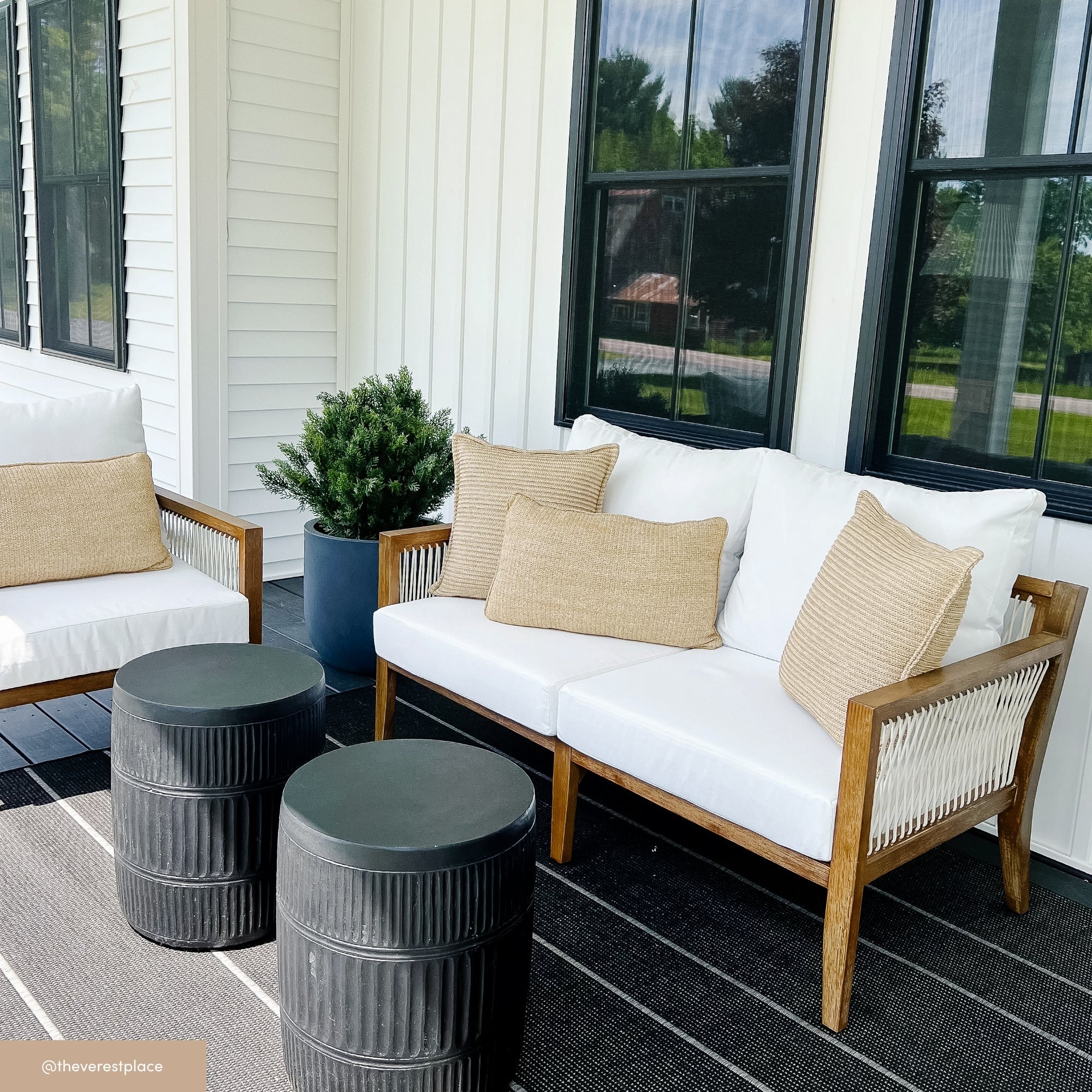 Outdoor Patio Wood Arm Chairs White (Set of 2)