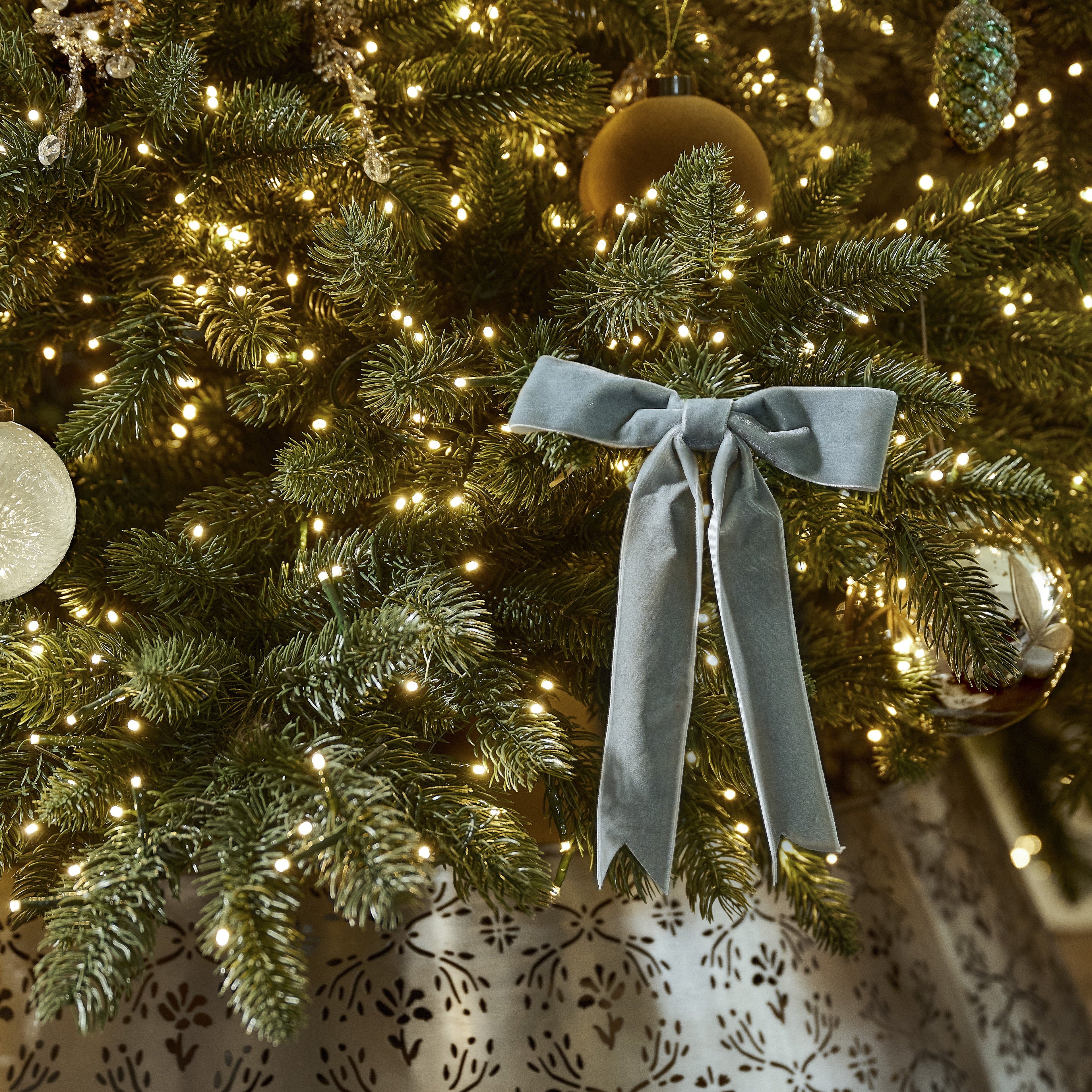 Velvet Bow Ornament Clip. Set of 8