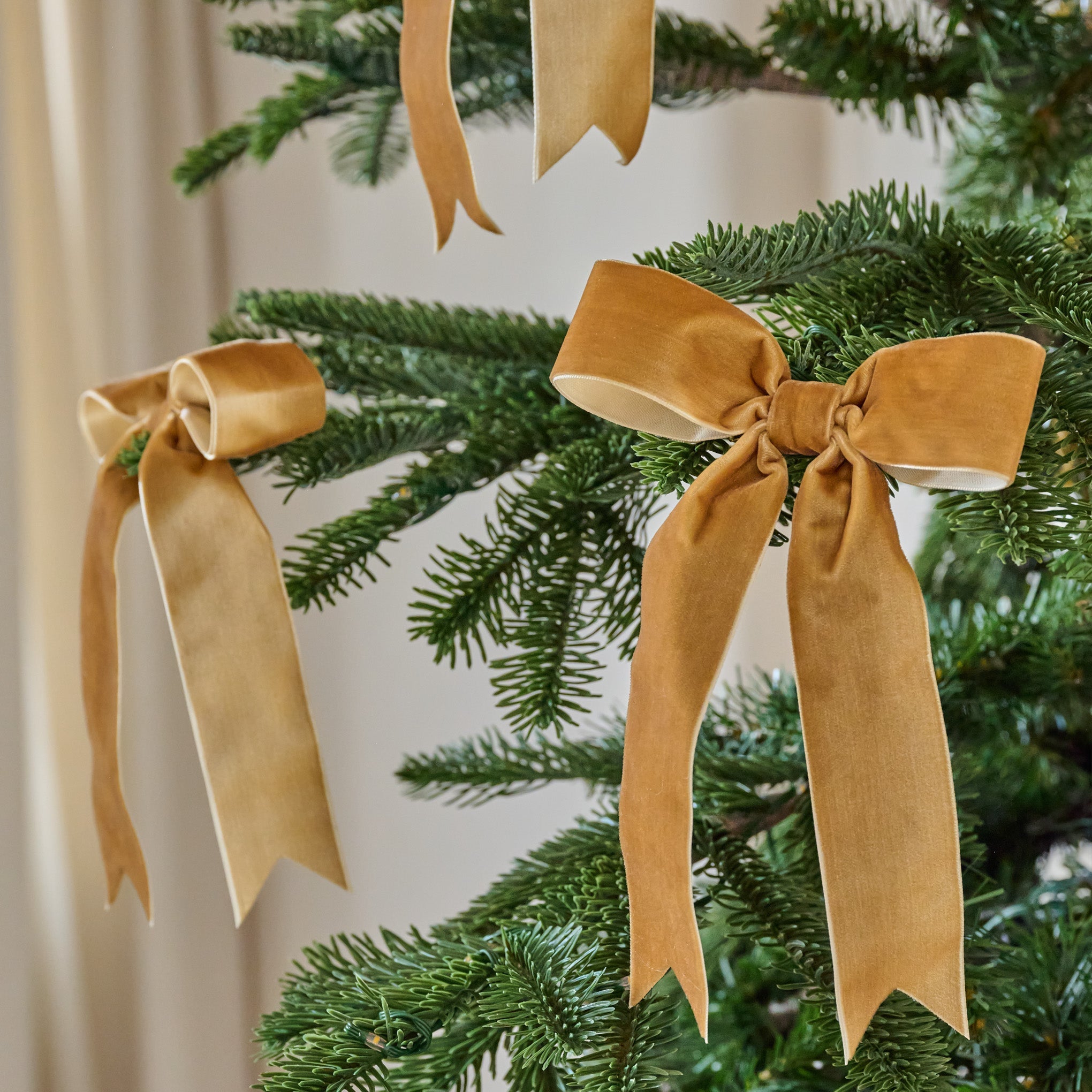 Velvet Bow Ornament Clip. Set of 8