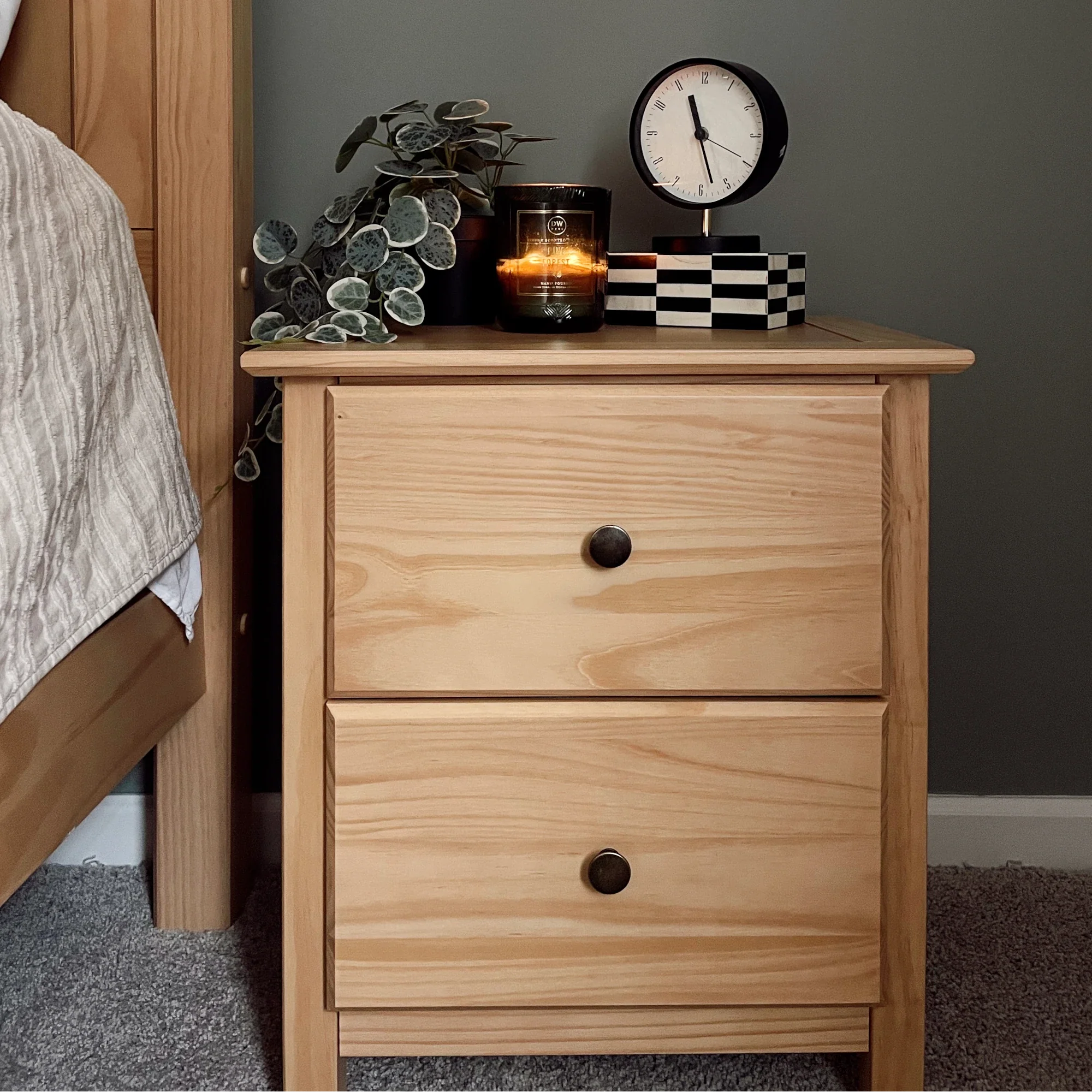 Shaker 2-Drawer Nightstand